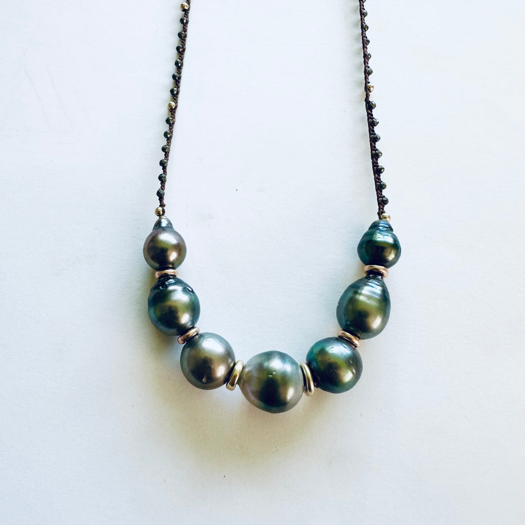 7 Pearl w/Laborite Neckalce