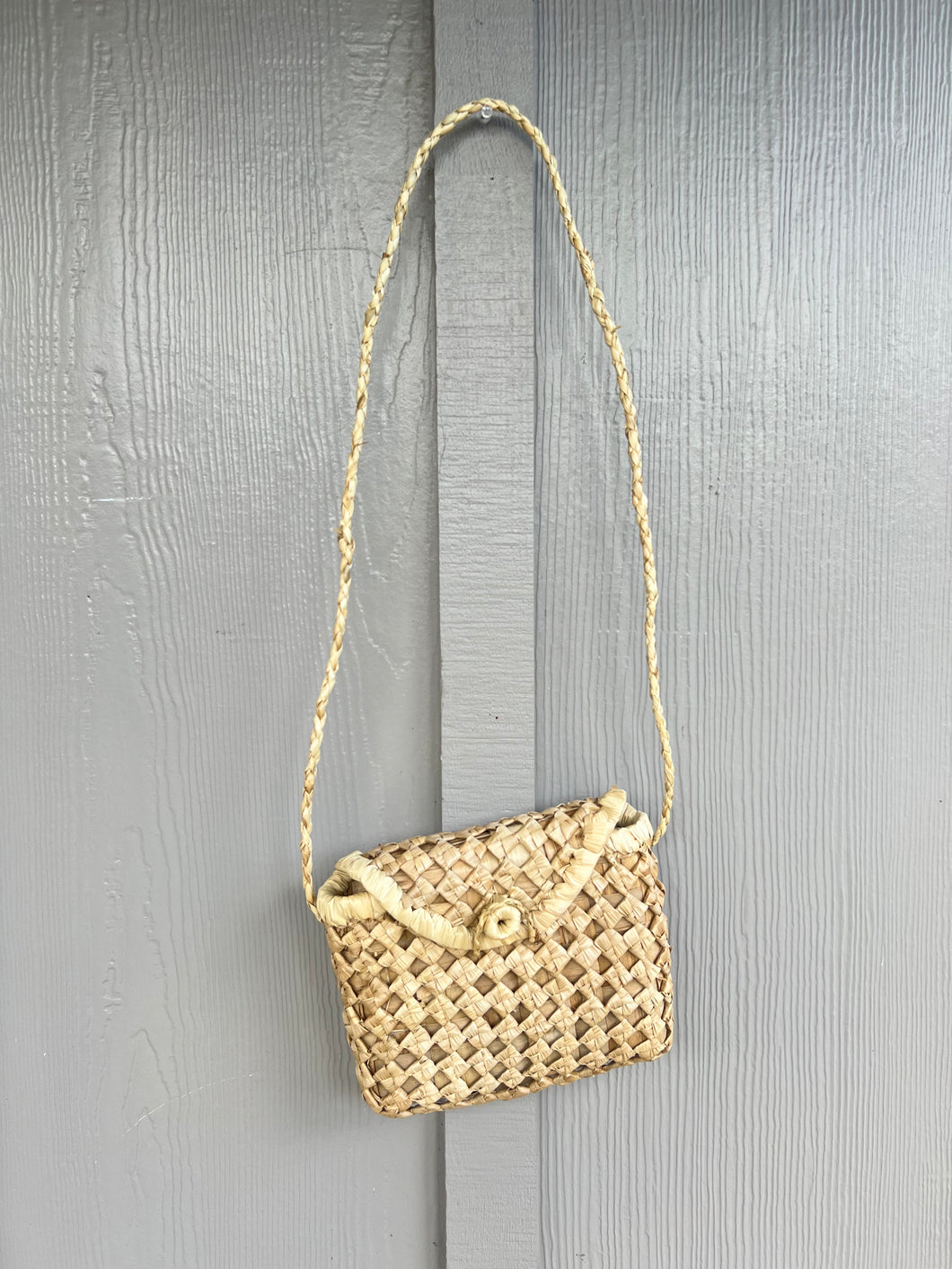 Detailed Lauhala purse w/strap