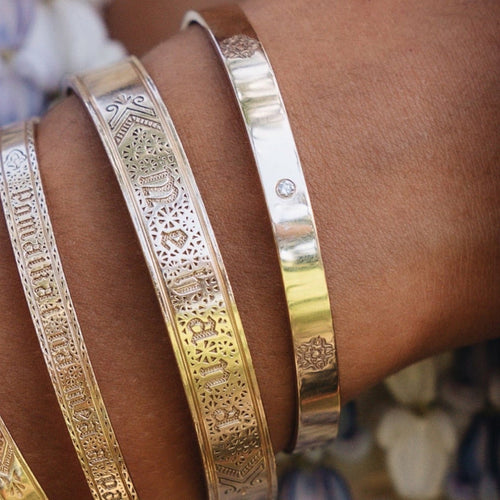 Hie Hawaii: Signature with Diamonds