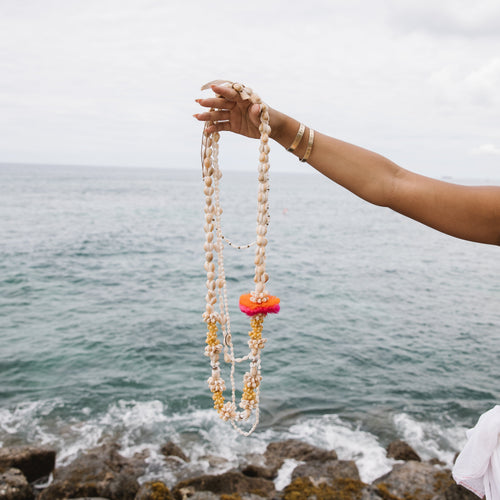 ALOHA LEI STAND #4