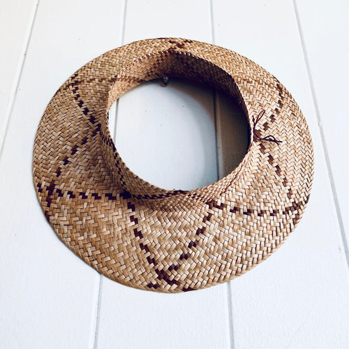 Two Tone Crownless 02