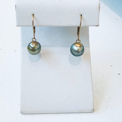 Round Tahitian Pearl Huggie
