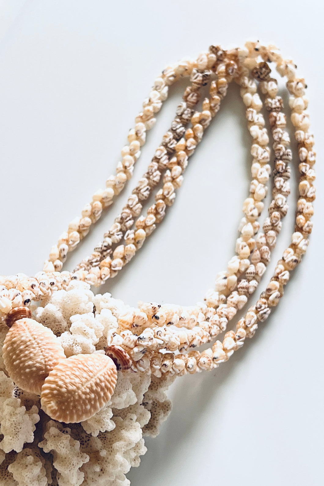 The Value of Tradition in Ni'ihau Shell Leis - Hawaii Estate & Jewelry  Buyers