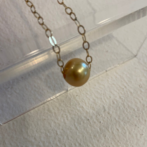 Floating Pearl necklace